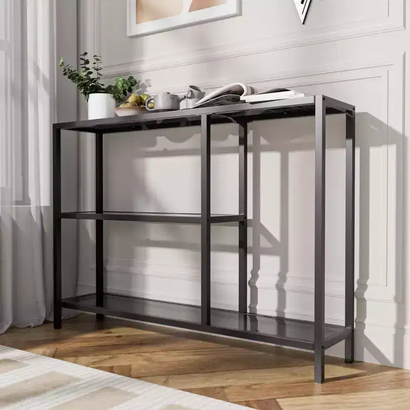 Konsolentisch aus Metall und Glas, elegant und dreistufig