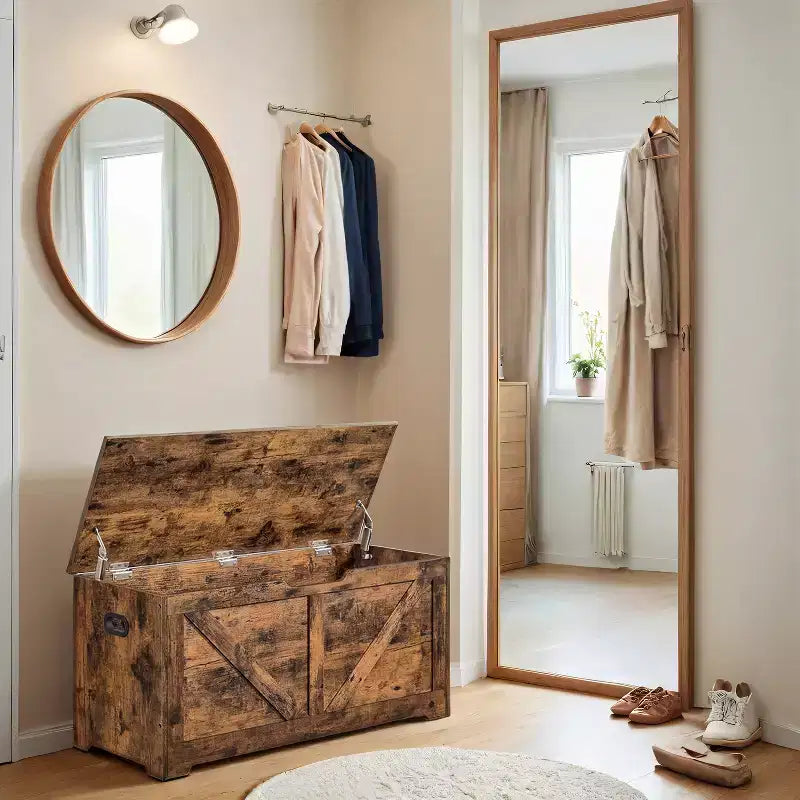 Aufbewahrungstruhe und Sitzbank im Landhausstil mit Sicherheitsbeschlägen - vielseitige Aufbewahrungslösung für Eingangsbereich, Schlafzimmer und Wohnzimmer
