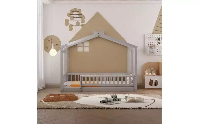 Modernes Einzelbett für Kinder – bodennahes Hausbettgestell aus Kiefernholz mit Rausfallschutz und Dachdesign